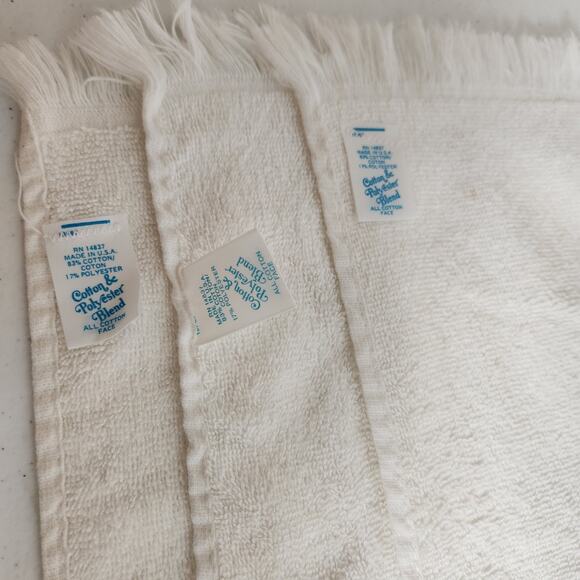 Fieldcrest Christmas Tea Finger Tip Towel White with Embroidered Red and Green - Picture 9 of 11